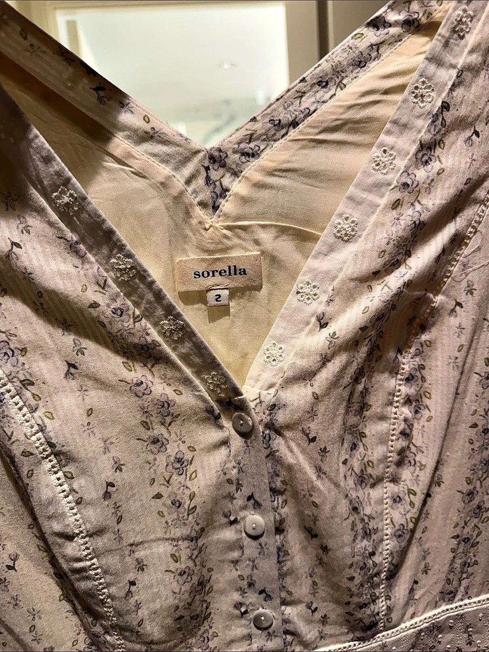 sorella Floral Maxi Dress in Cream Size 2 Like New - Picture 3 of 5
